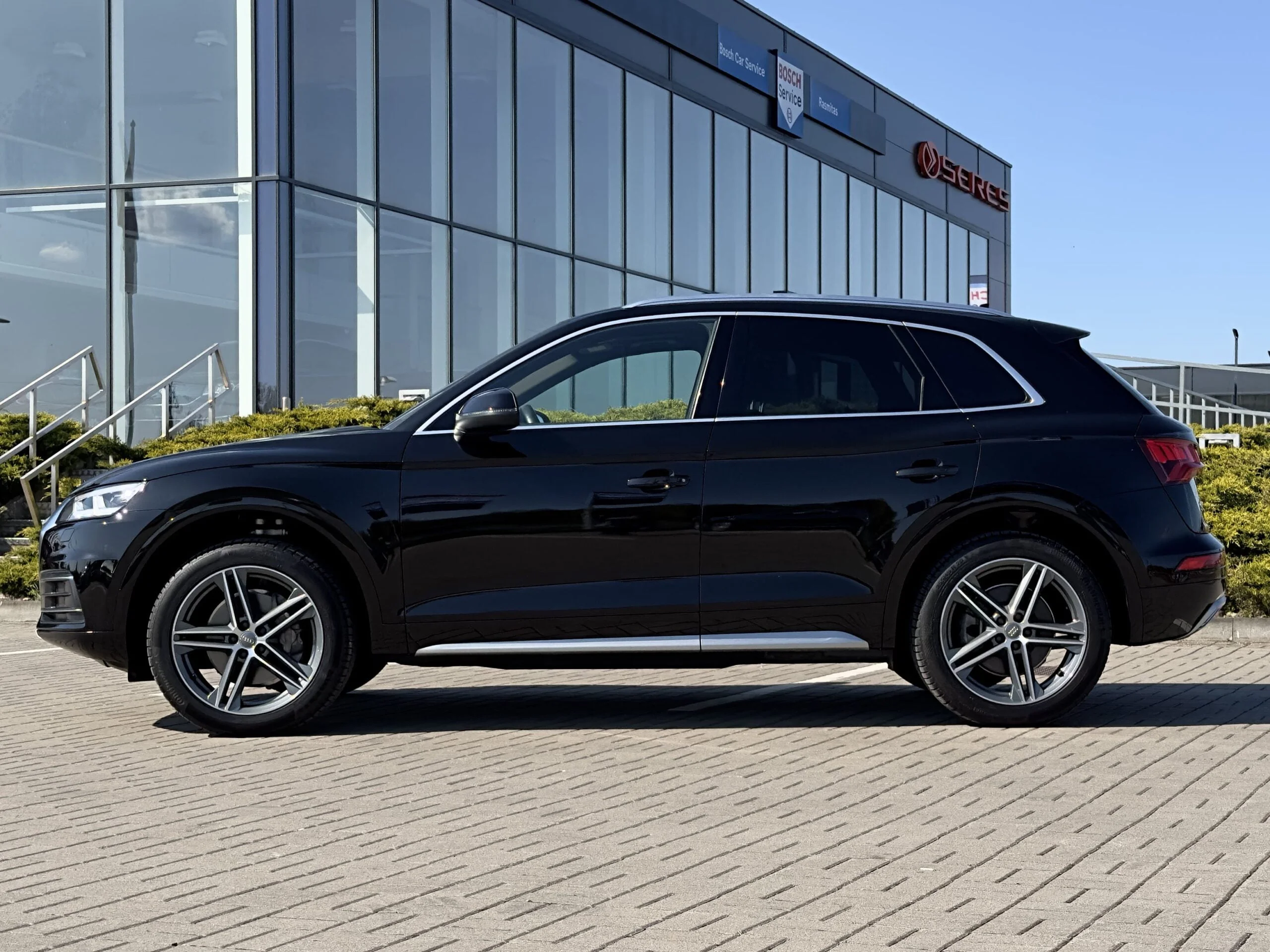 The Audi SQ5 Is Sporty, Sumptuous, and Strong